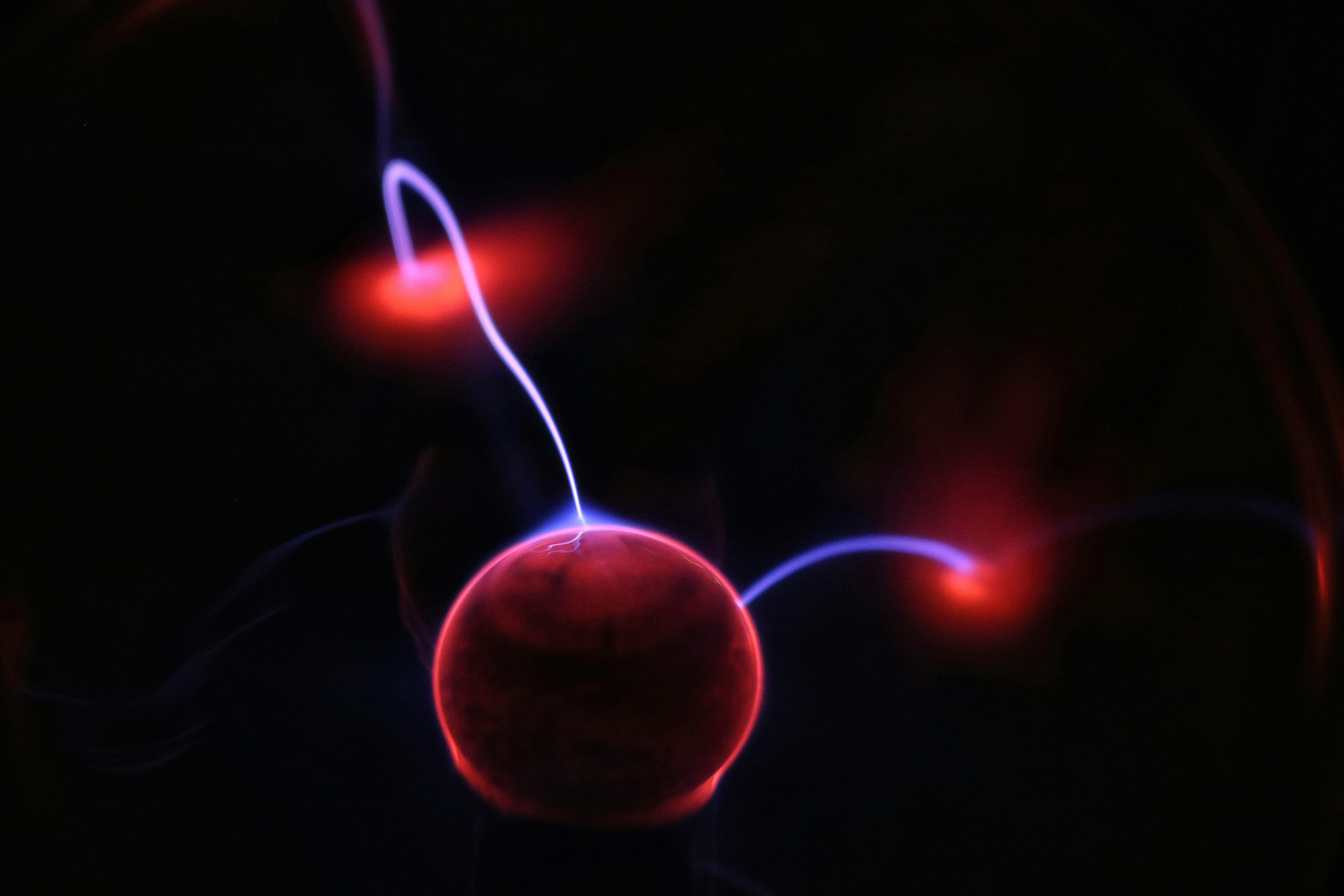 Quantum Computing: From Theory to Technological Revolution